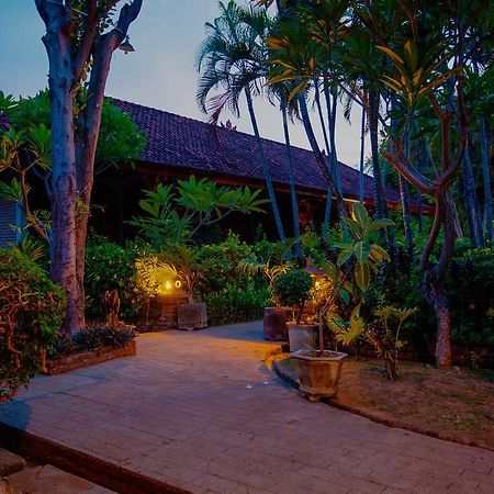 Hotel Angsoka Temukus Екстериор снимка